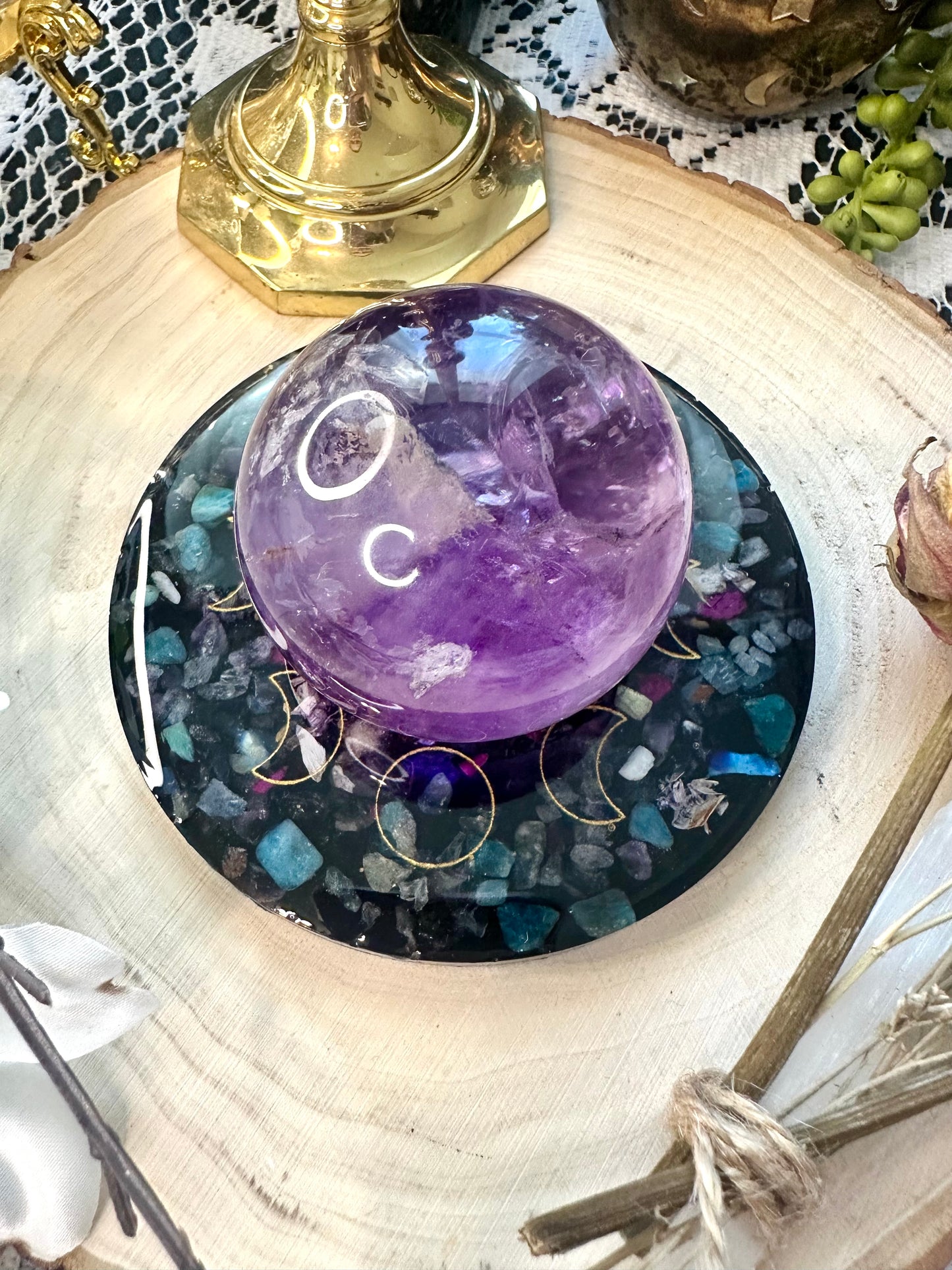 Intuition crystal sphere holder