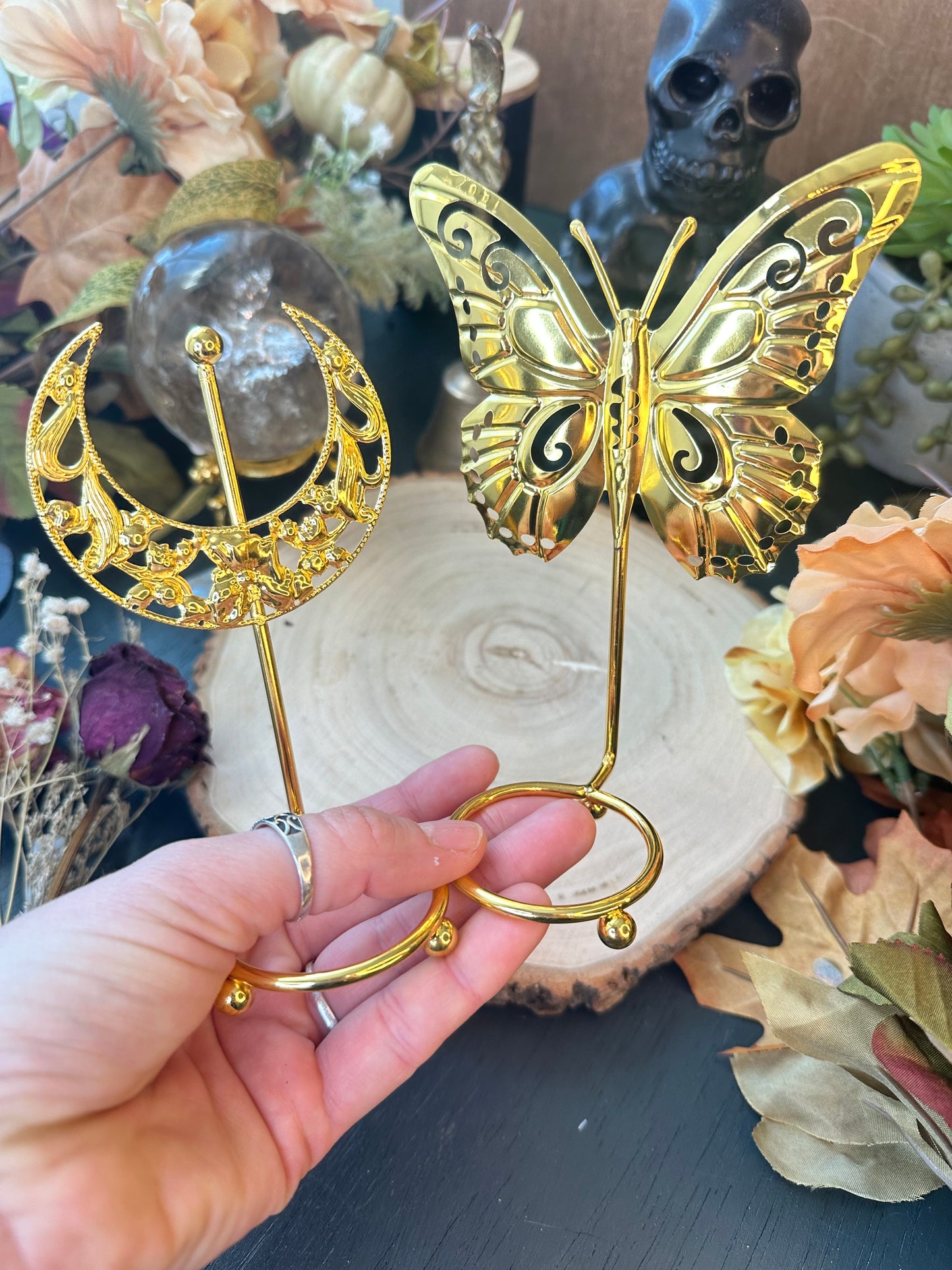 Butterfly or moon sphere stand