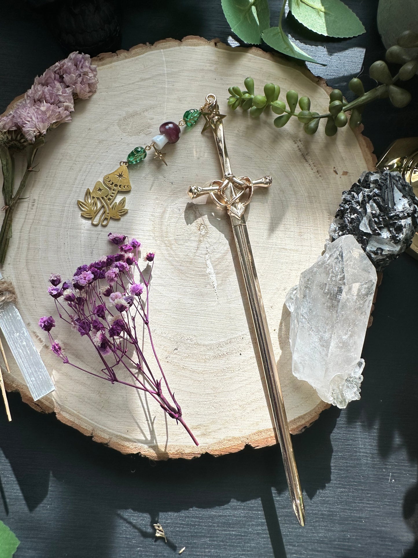 Mushroom Hair Sword (Gold)