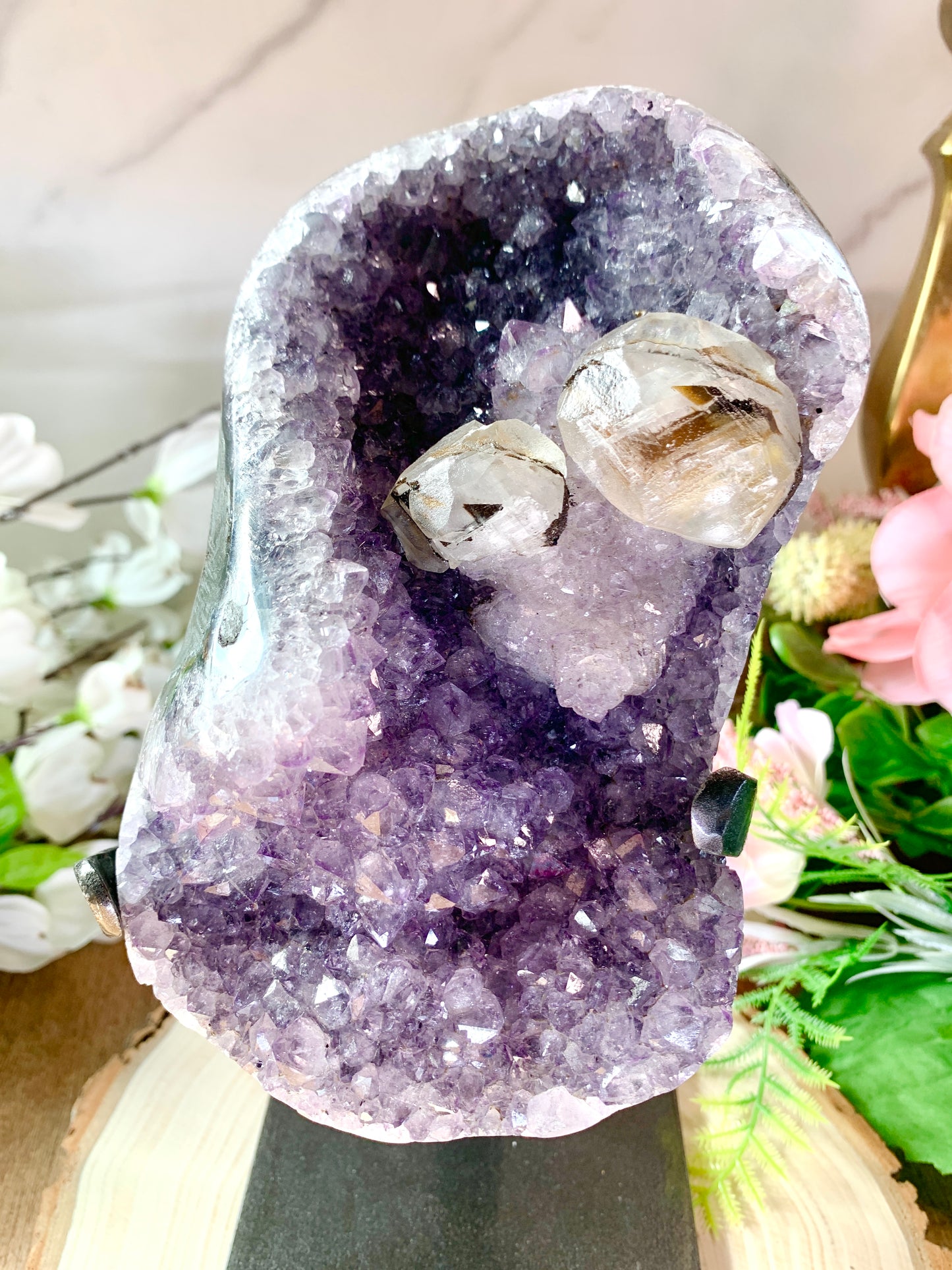 Uruguayan Amethyst with calcite Freeform on stand