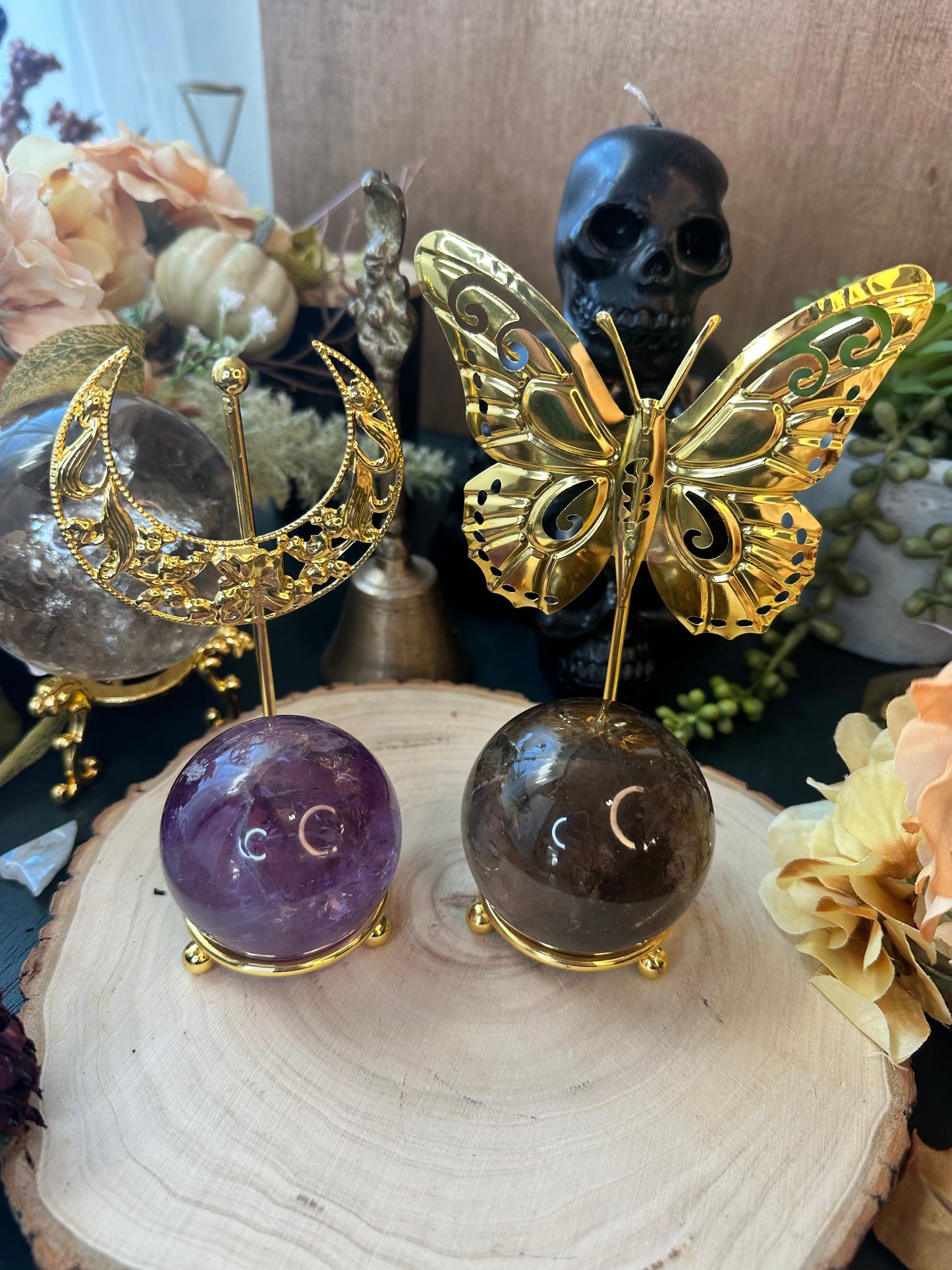 Butterfly or moon sphere stand