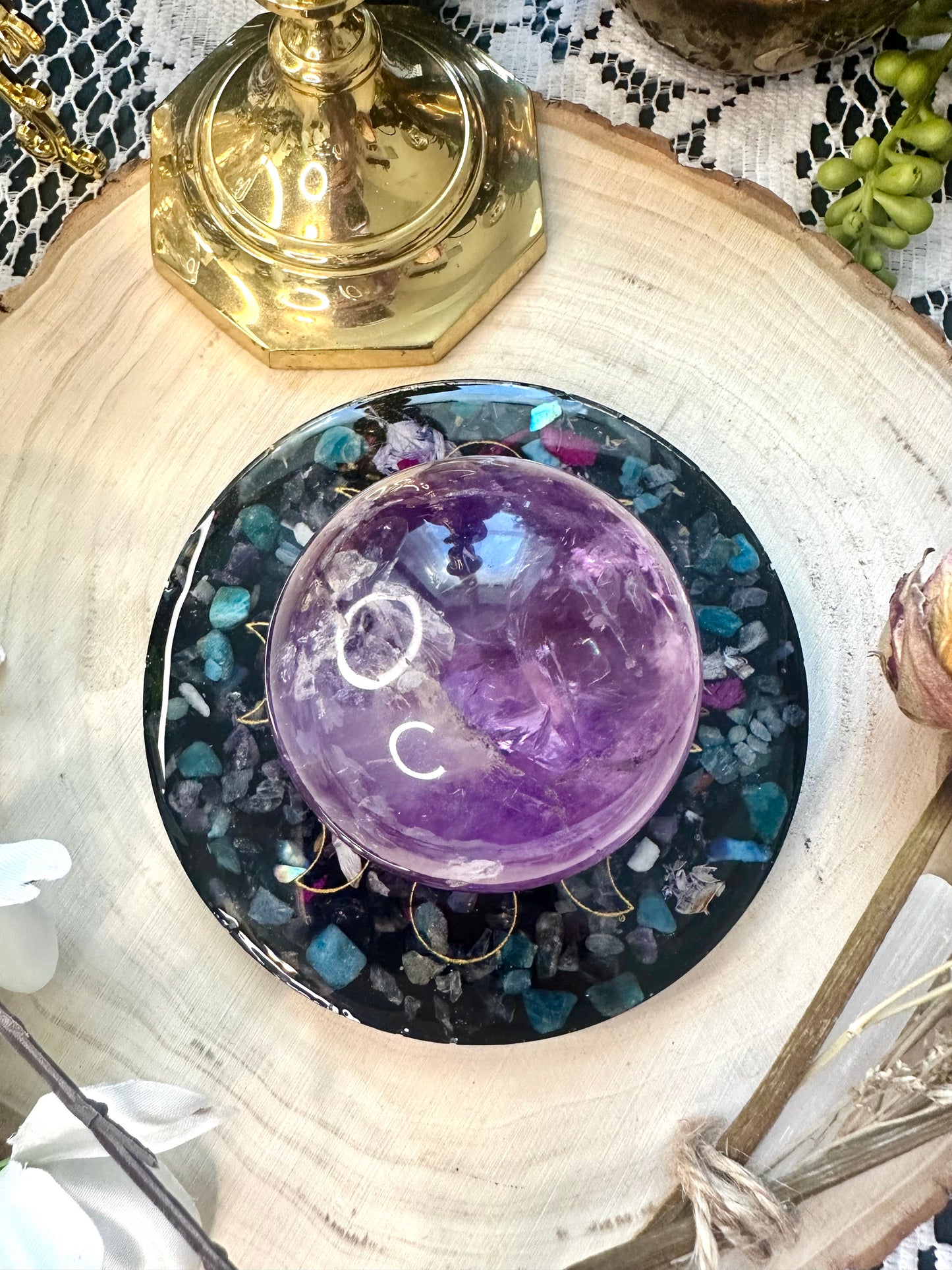 Intuition crystal sphere holder