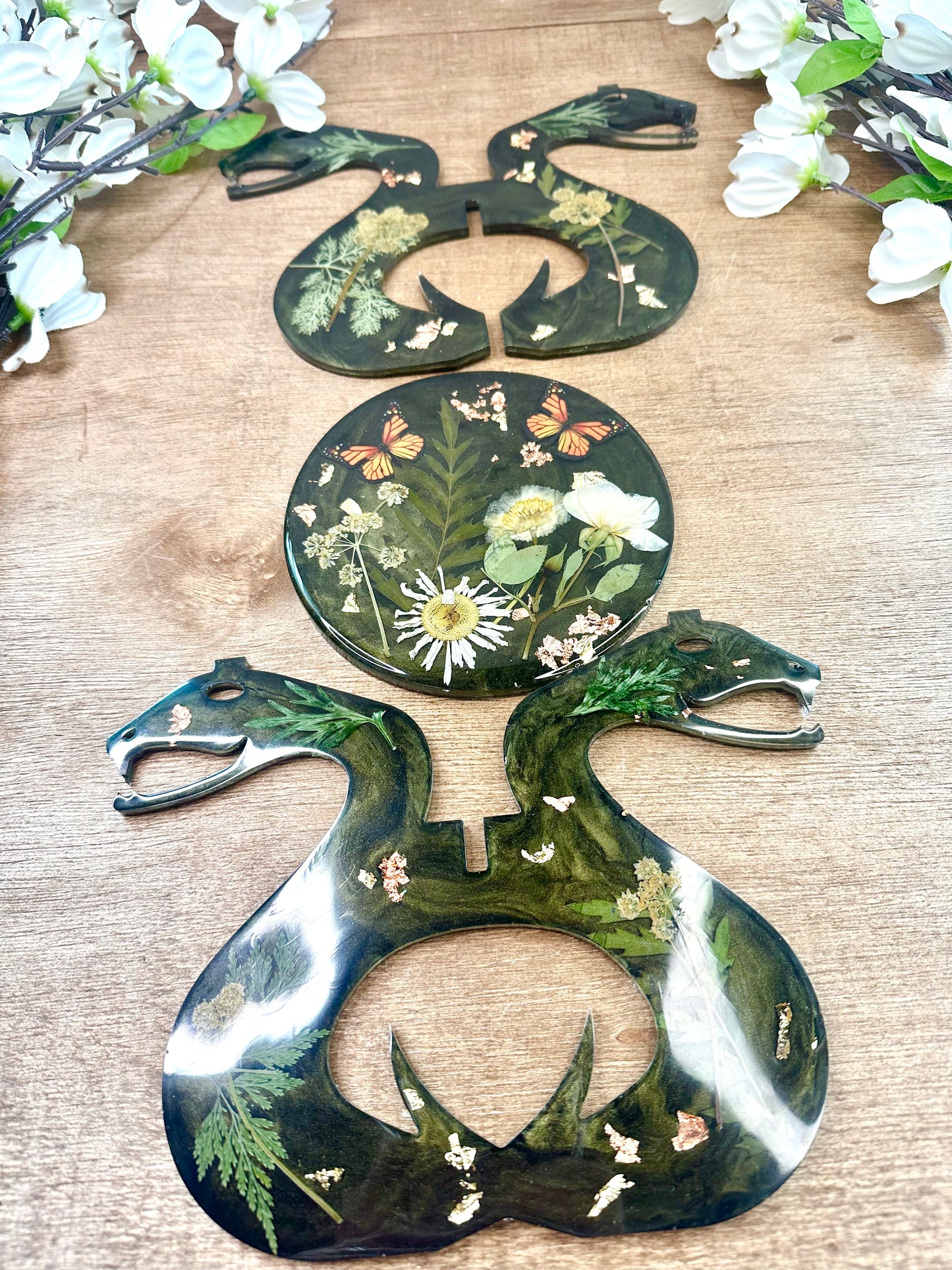 Resin snake floral plant stand