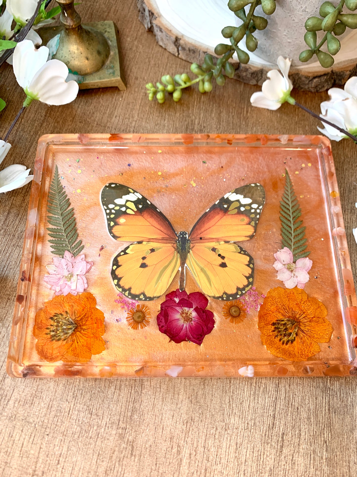 Carnelian floral butterfly trinket tray