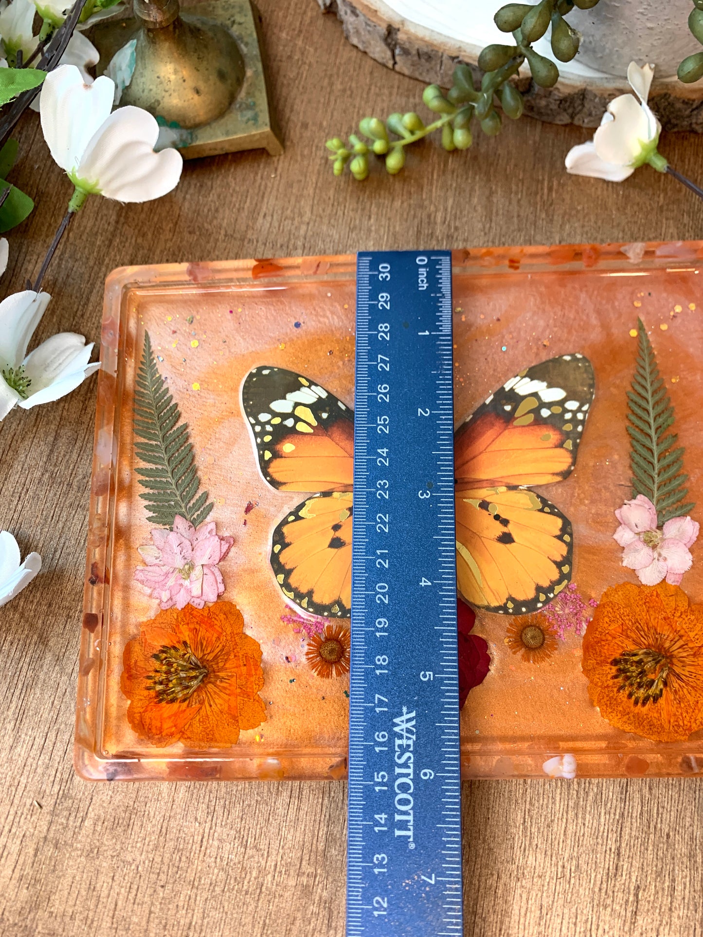 Carnelian floral butterfly trinket tray